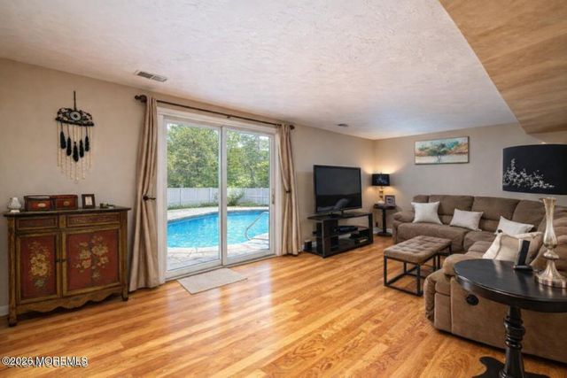 25 Tarrytown Road, Manalapan, NJ 07726