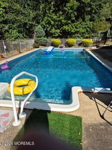 25 Tarrytown Road, Manalapan, NJ 07726