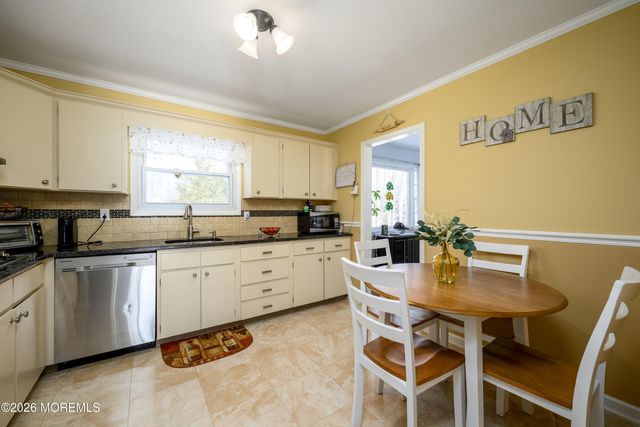 25 Tarrytown Road, Manalapan, NJ 07726