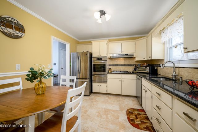 25 Tarrytown Road, Manalapan, NJ 07726