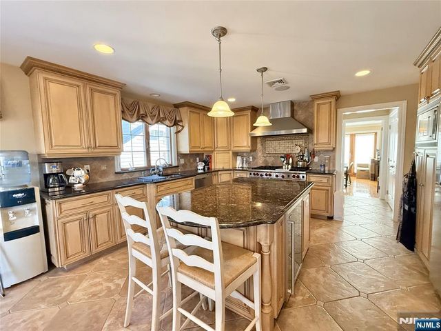 13 1st Street, Englewood Cliffs, NJ 07632