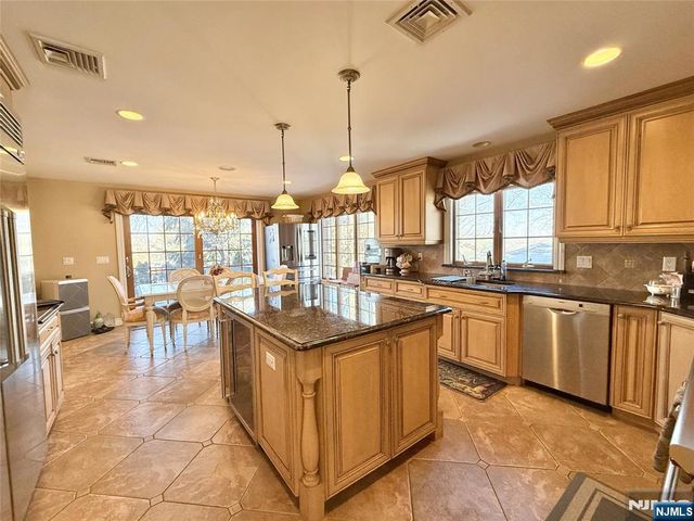 13 1st Street, Englewood Cliffs, NJ 07632