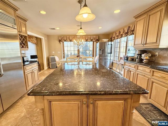 13 1st Street, Englewood Cliffs, NJ 07632