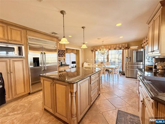 13 1st Street, Englewood Cliffs, NJ 07632