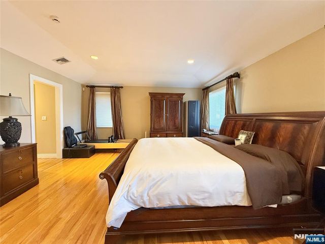 13 1st Street, Englewood Cliffs, NJ 07632