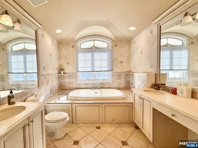 13 1st Street, Englewood Cliffs, NJ 07632