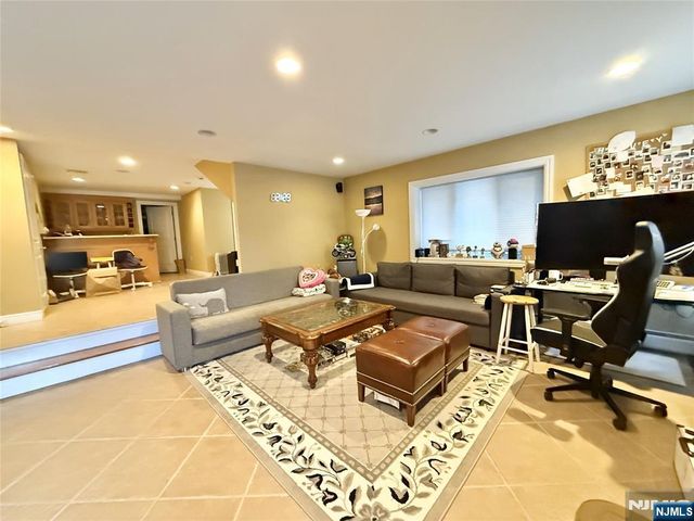 13 1st Street, Englewood Cliffs, NJ 07632