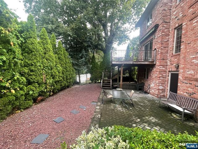 13 1st Street, Englewood Cliffs, NJ 07632