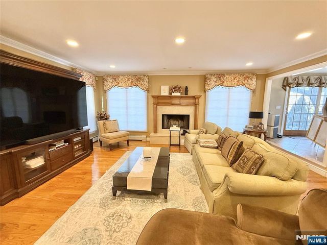 13 1st Street, Englewood Cliffs, NJ 07632