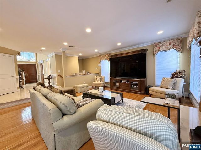 13 1st Street, Englewood Cliffs, NJ 07632