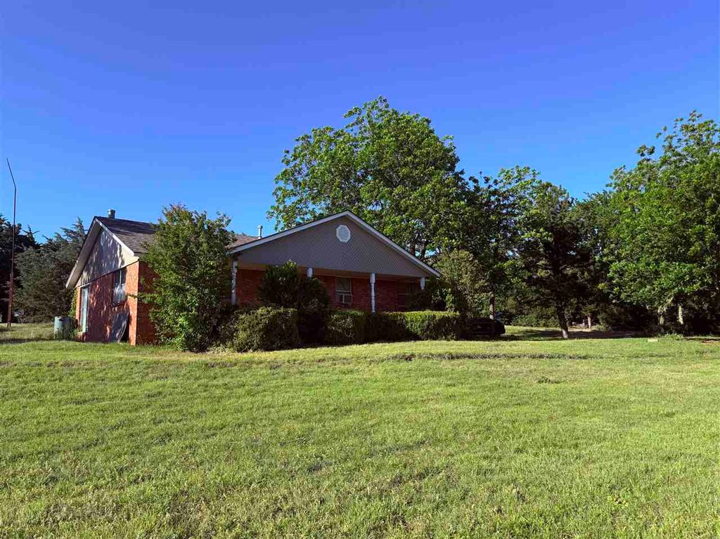 690 US HWY 277, Elgin, OK 73538