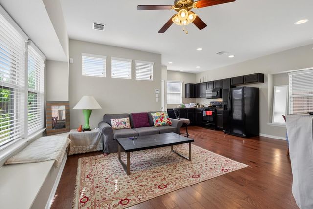 516 Palmilla ST, Leander, TX 78641