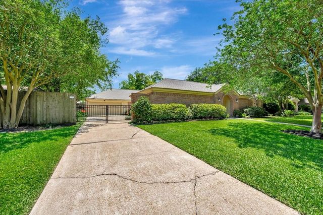 15518 Pleasant Valley Road, Houston, TX 77062