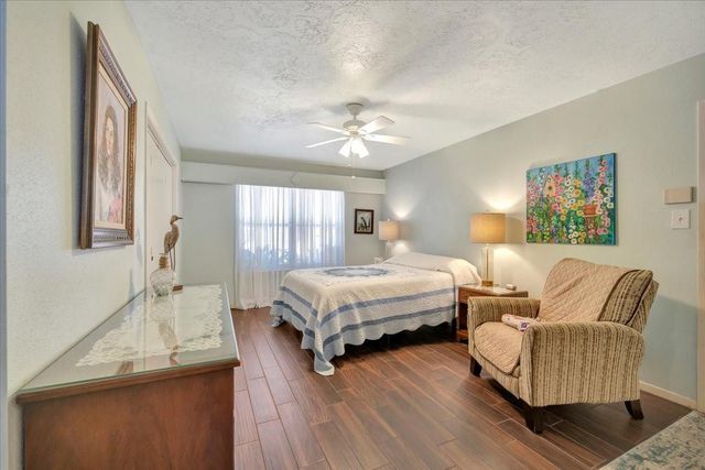15518 Pleasant Valley Road, Houston, TX 77062