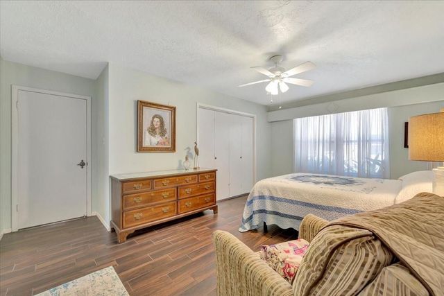 15518 Pleasant Valley Road, Houston, TX 77062