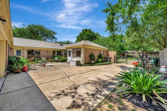 15518 Pleasant Valley Road, Houston, TX 77062