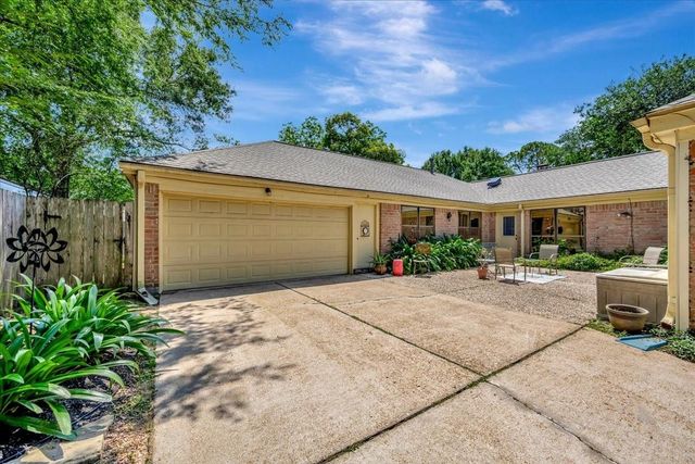 15518 Pleasant Valley Road, Houston, TX 77062