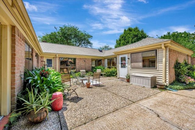 15518 Pleasant Valley Road, Houston, TX 77062