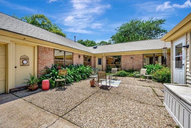 15518 Pleasant Valley Road, Houston, TX 77062