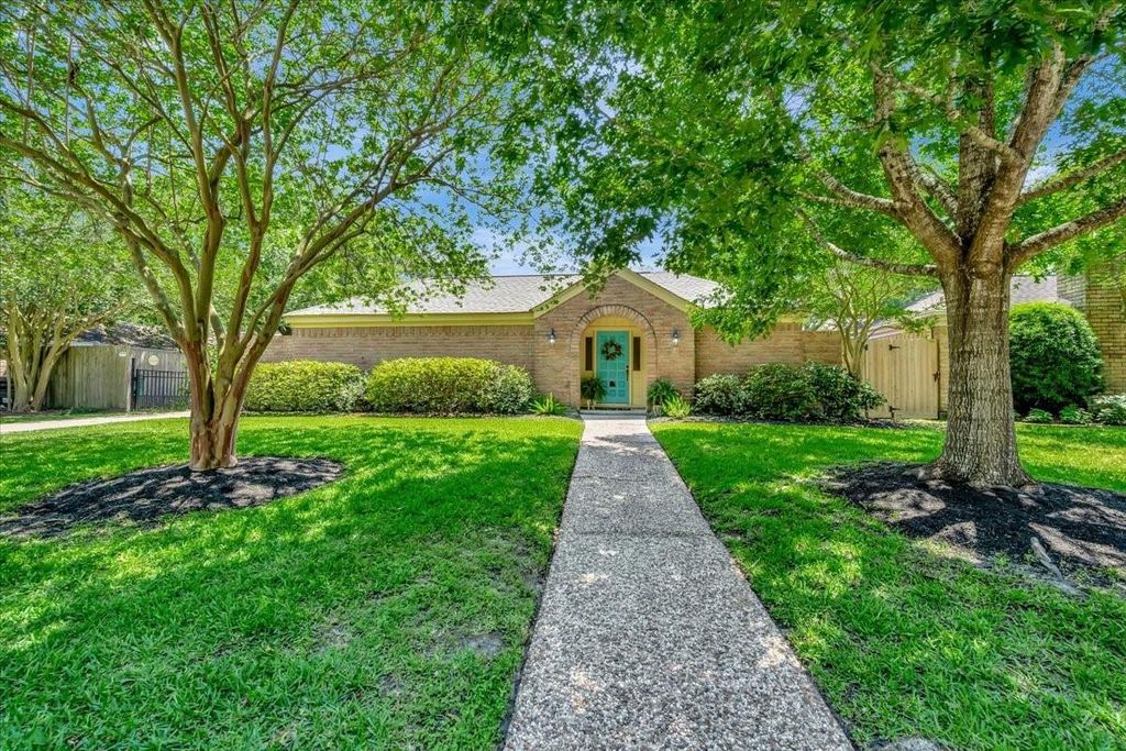 15518 Pleasant Valley Road, Houston, TX 77062