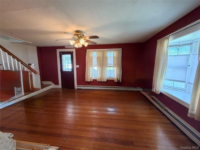 48 North Street, Pine Bush, NY 12566