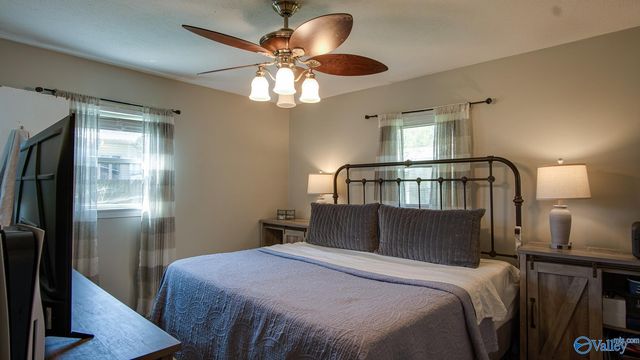 3816 Hopwood Avenue, Guntersville, AL 35976