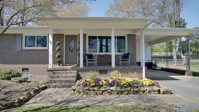 3816 Hopwood Avenue, Guntersville, AL 35976