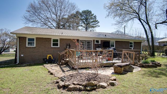 3816 Hopwood Avenue, Guntersville, AL 35976