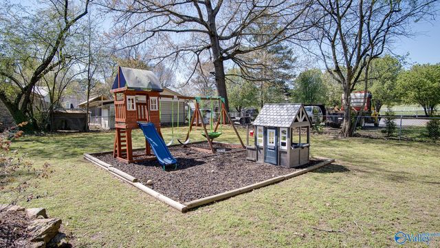 3816 Hopwood Avenue, Guntersville, AL 35976