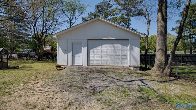 3816 Hopwood Avenue, Guntersville, AL 35976