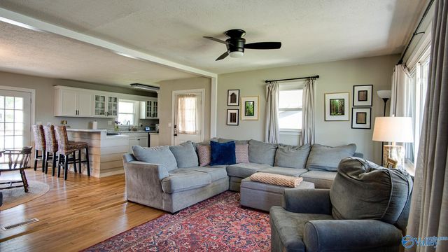 3816 Hopwood Avenue, Guntersville, AL 35976