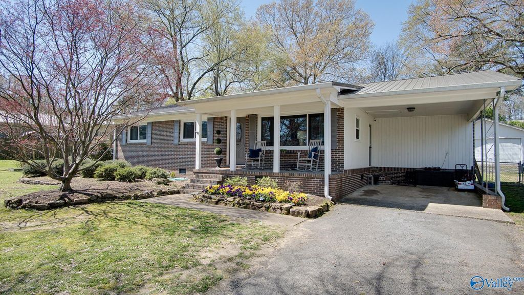 3816 Hopwood Avenue, Guntersville, AL 35976