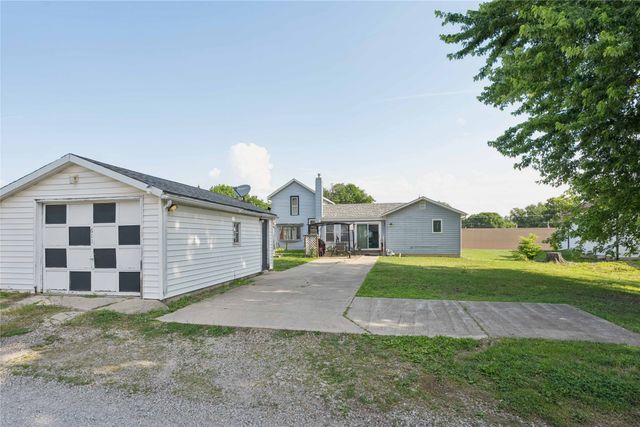 611 N 3rd Avenue E, Newton, IA 50208