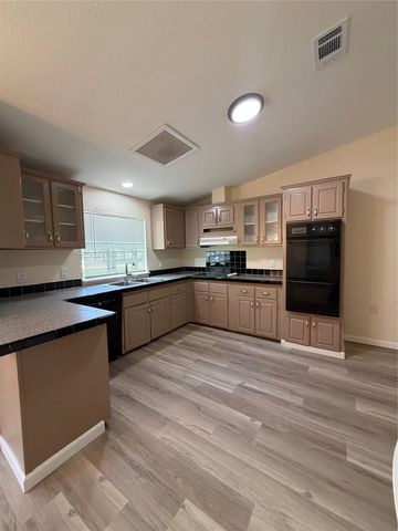236 Live Oak DR, Cedar Creek, TX 78612