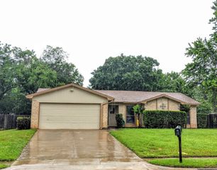 2813 Cumming Drive, Bedford, TX 76021