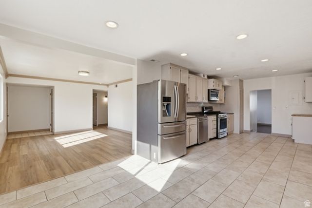 4552 W 5135 S, Kearns, UT 84118