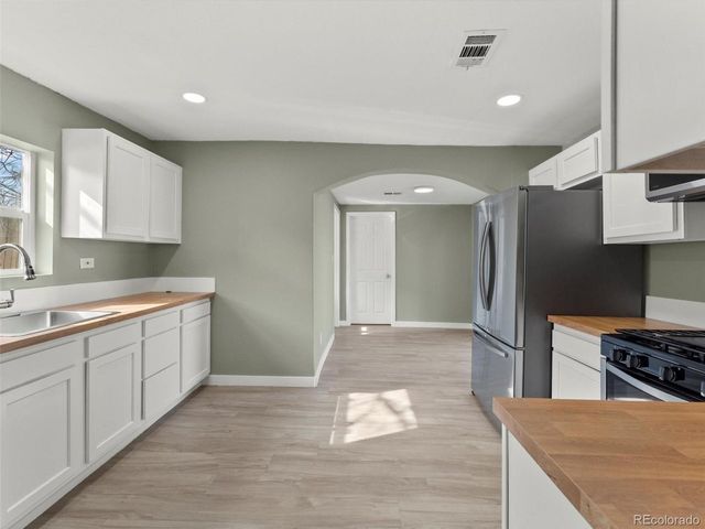 675 Knox Ct, Denver, CO 80204