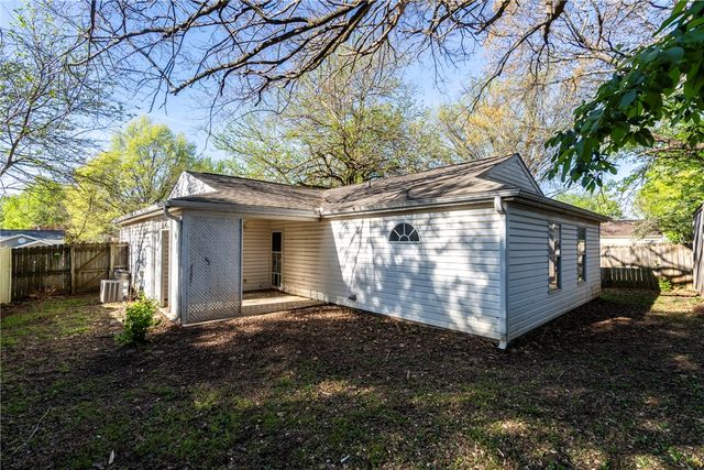 3182 Oakfield Street, Fayetteville, AR 72704