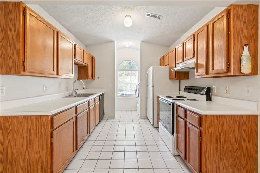3182 Oakfield Street, Fayetteville, AR 72704