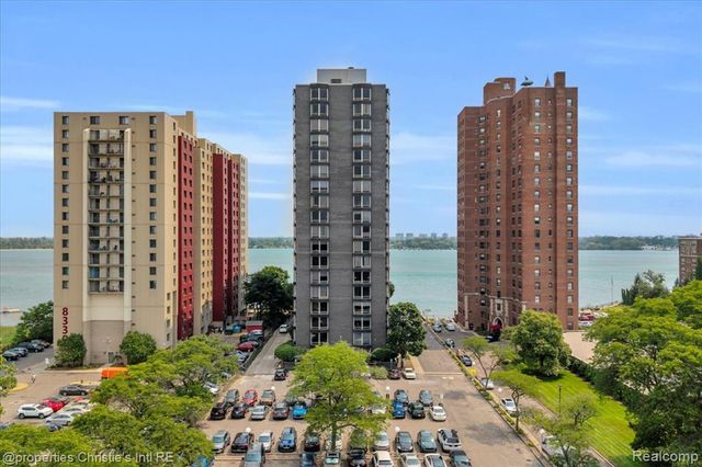 8200 E Jefferson Avenue, Detroit, MI 48214