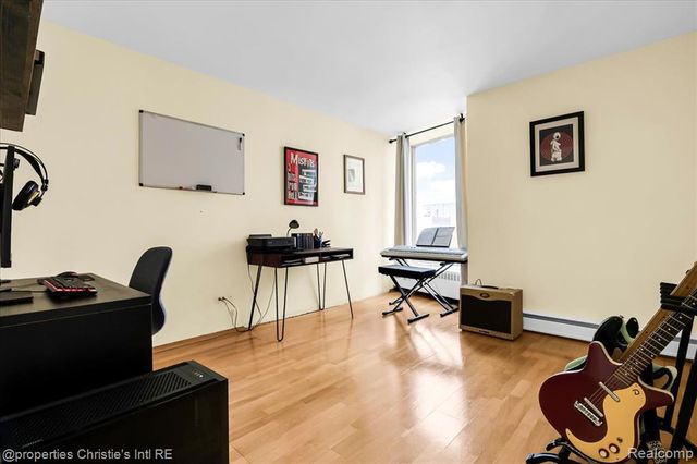 8200 E Jefferson Avenue, Detroit, MI 48214