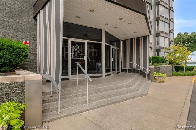 8200 E Jefferson Avenue, Detroit, MI 48214