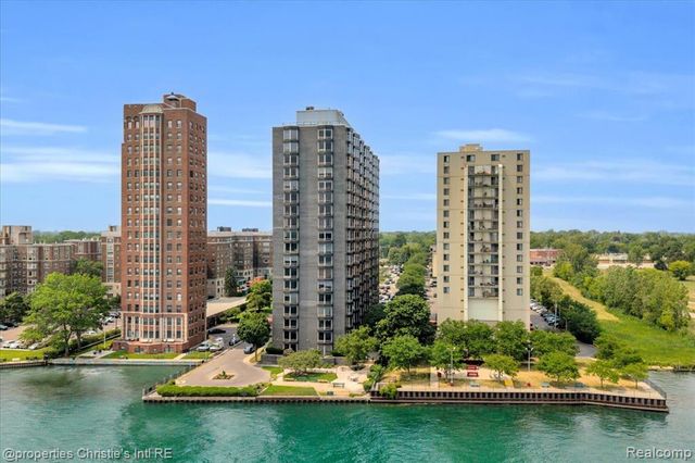 8200 E Jefferson Avenue, Detroit, MI 48214