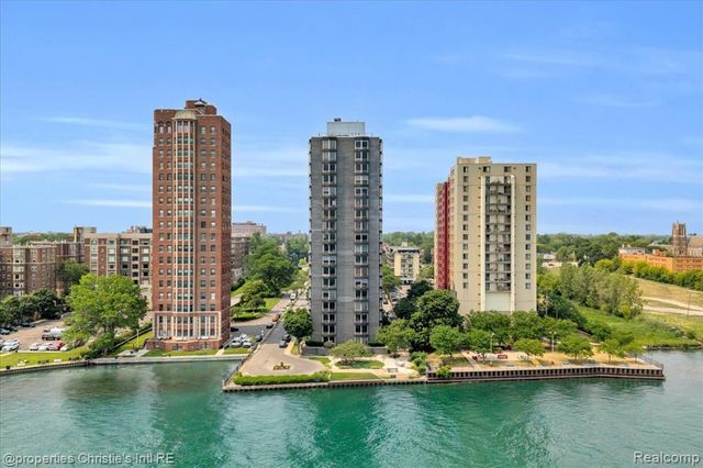8200 E Jefferson Avenue, Detroit, MI 48214