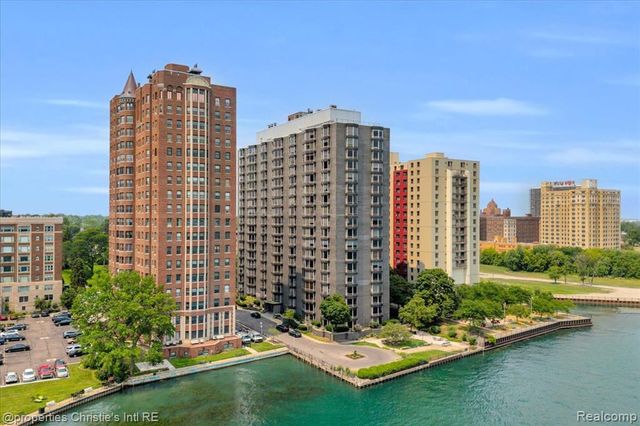 8200 E Jefferson Avenue, Detroit, MI 48214