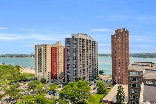 8200 E Jefferson Avenue, Detroit, MI 48214