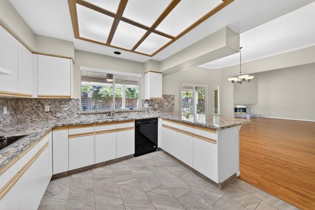 7188 N Geraldine Avenue, Fresno, CA 93711