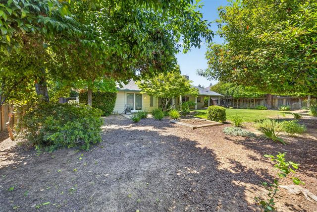 7188 N Geraldine Avenue, Fresno, CA 93711