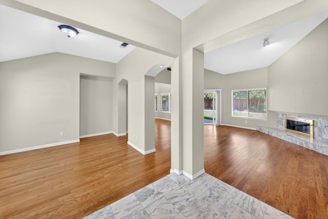 7188 N Geraldine Avenue, Fresno, CA 93711