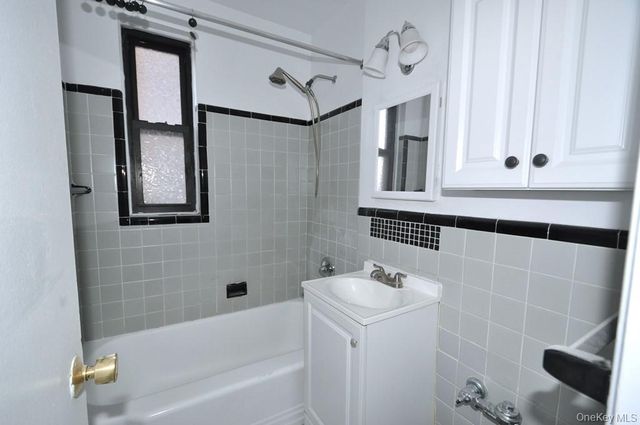 142 Garth Road 2N, Scarsdale, NY 10583